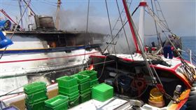 澎湖,漁船,再興旺,海巡隊,馳援,火燒船（圖／翻攝畫面）