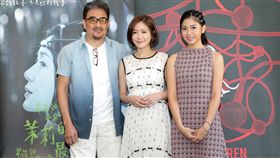 加入微科幻元素　公視再推教育戲劇公視再度推出教育主題戲劇「你的孩子不是你的孩子－茉莉的最後一天」，劇中還加入微科幻元素，演員雲中岳（左起）、尹馨、陳孟琪等人27日出席與政大中文影展合作的首映會。（公視提供）中央社記者汪宜儒傳真　107年5月27日