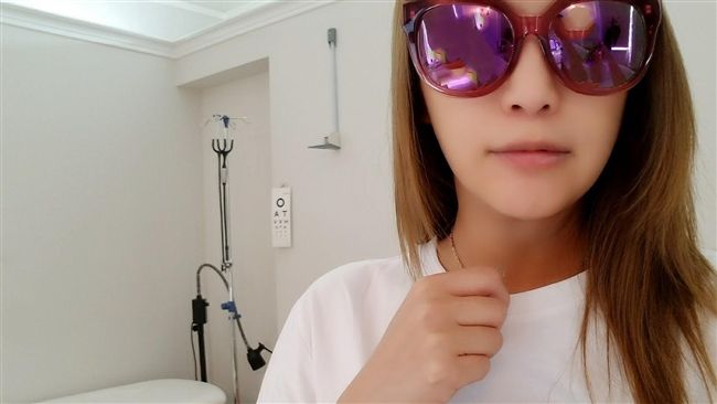 艷星右眼模糊險瞎　竟因用了飯店毛巾