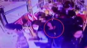 台北,加拿大籍,莫尼,性騷擾,許耀云,捏臀,公車。翻攝畫面