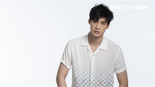 宏正年底前發新歌　為戲曬黑最擔心…