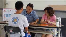 金門就業中心　協助業者徵才勞動部勞動力發展署金門就業中心15日協助地區餐飲業者辦理徵才活動，共有19人應徵，成功媒合9人就業。中央社記者黃慧敏攝　107年6月15日