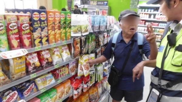 86歲阿公偷零嘴　5次都竊同款牌子