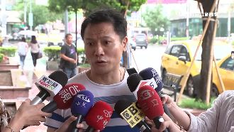 駕車撞保時捷展間　「立領哥」遭起訴