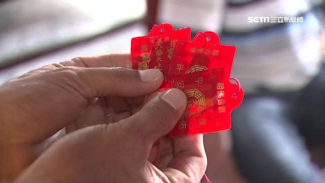 騎車突飛來香火袋　原來是媽祖要救命