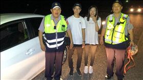 花蓮,台北,遊客,拋錨,巡邏警（圖／翻攝自花蓮縣警察局玉里分局臉書）