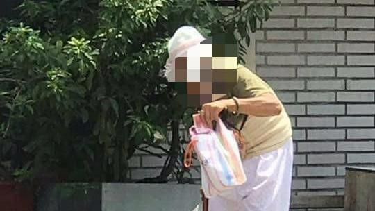 街賣婦5片餅賣這個價！好心男秒收手