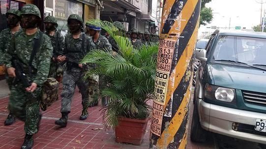 國軍部隊擋路怎辦？網勸：千萬別擋！