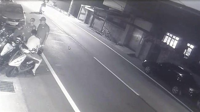 賭債糾紛喬不攏　男搶半截金項鍊逃逸