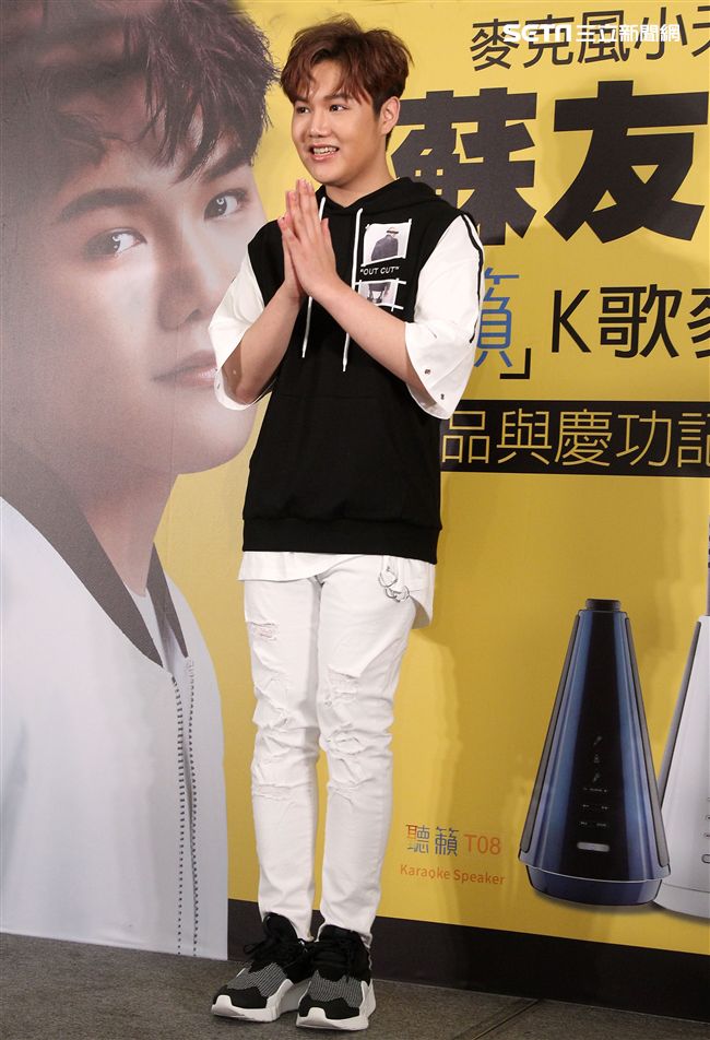 18歲中輟生蘇友謙靠麥克風創奇蹟成為億萬富翁。（記者邱榮吉/攝影）