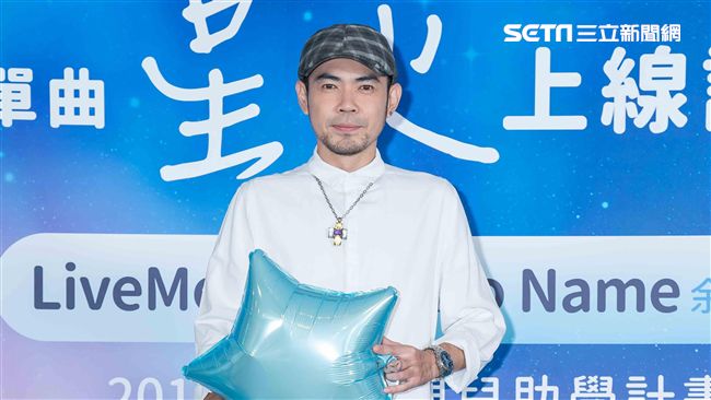 回想起奶奶失憶症　男星竟然笑了？！