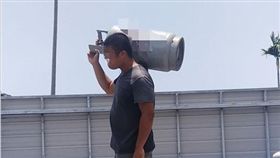 「養家養小孩不怕苦」！菜鳥扛瓦斯1天後神隱　他怒：一日系列喔(圖/翻攝自爆怨公社)