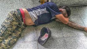 躺著也能賺！午覺睡醒…帽內多百元　工人傻眼：我不是乞丐
圖／翻攝自爆廢公社