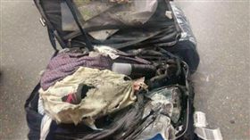 慘！韓妹搭機行李全毀　網友驚：像是被炸過（圖／翻攝自The Sun）