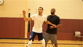 Jayson Tatum與Kobe練球。（圖／翻攝自Jayson Tatum IG）