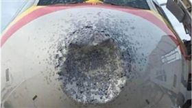 飛行突遇冰雹　陸客機「機頭凹陷」慘狀曝光！　圖／翻攝自微博
