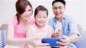 兒童　講電話　台灣之星提供