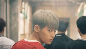 從選秀節目《MIXNINE》出道的「SPECTRUM」的20歲成員金桐潤突然爆出死訊。(翻攝YouTube)