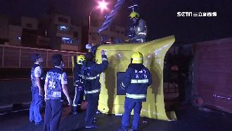 貨櫃車翻覆未排除　竟又遭休旅車撞上