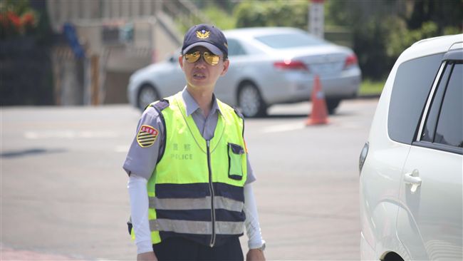 海祭溫度飆高　警推「小蜜蜂」抗熱浪