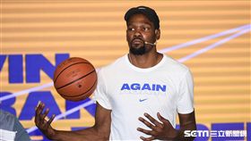 Kevin Durant KD訪台指導松山高中練球。 （圖／記者林敬旻攝）