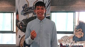 Lamigo桃猿新秀投手陳克羿。（圖／記者王怡翔攝）