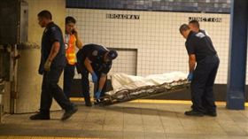 人夫硬拖跳軌　小三死前淒厲慘叫　圖／紐約郵報