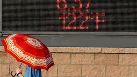 根據美國國家海洋暨大氣總署（NOAA）資料，2018年正在締造一項紀錄，排在2015年、2016年及2017年之後，成為地球有史以來第4熱的一年。(圖／翻攝自@KJRH2HD Tiwtter)