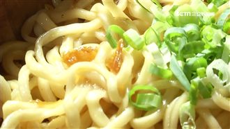 配菜比主食紅！排隊美食靠拌麵搶客