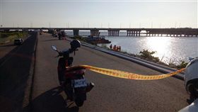 落水,浮屍,二仁溪,高雄（翻攝畫面）