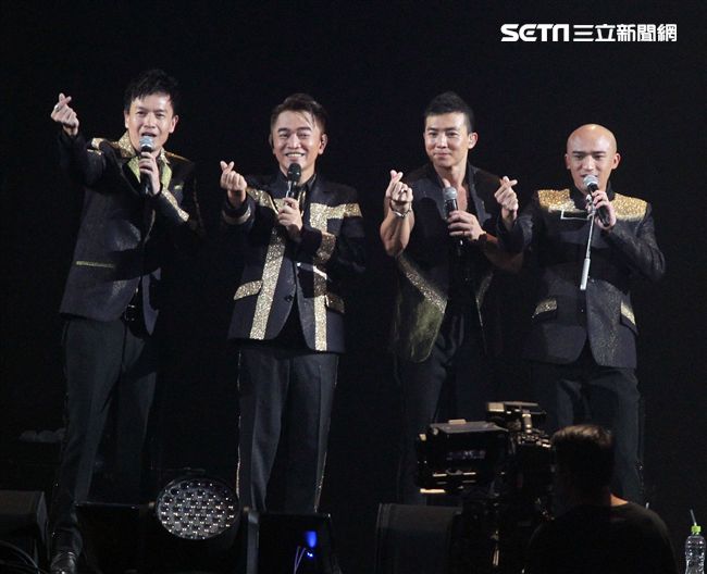 吳宗憲第二場演唱會與咻比嘟華合體演唱很多歌曲。（記者邱榮吉/攝影）