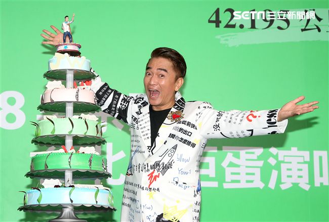 吳宗憲一連兩日在小巨蛋舉辦演唱會圓滿成功落幕，慶功宴有如辦喜宴熱鬧滾滾。（記者邱榮吉/攝影）