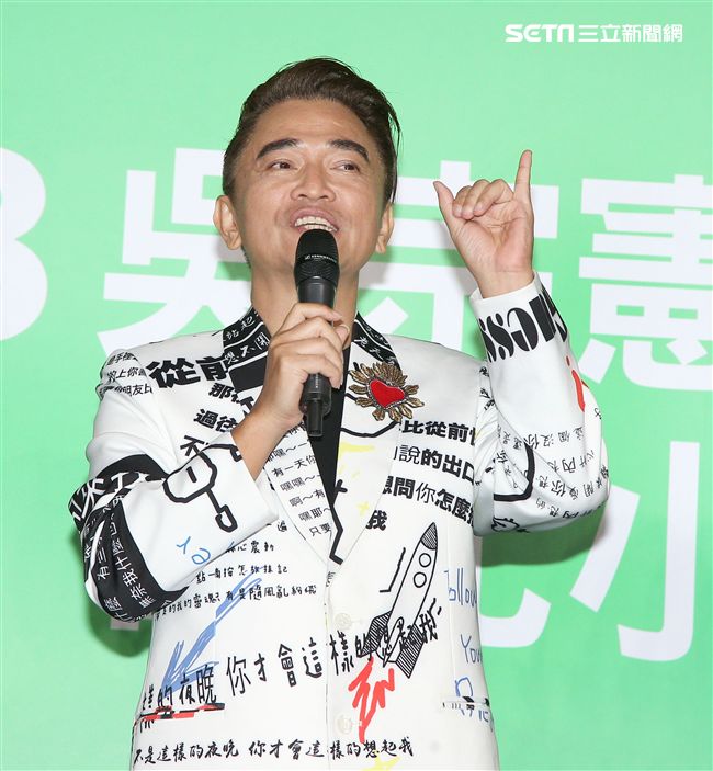 吳宗憲一連兩日在小巨蛋舉辦演唱會圓滿成功落幕，慶功宴有如辦喜宴熱鬧滾滾。（記者邱榮吉/攝影）