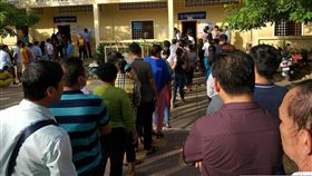 柬埔寨大選　洪森可望連任柬埔寨第6屆國民議會選舉29日投票，預計晚間公布初步結果，外界預料現任總理洪森可望連任。圖為柬埔寨投票狀況。（台商提供）中央社記者劉得倉傳真　107年7月29日