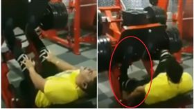 印度男子健身，腿部成U字型扭曲（圖／翻攝自YouTube）