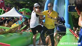 朱立倫划水道 新北市府提供