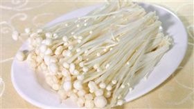 金針菇，圖／翻攝自爆廢公社臉書