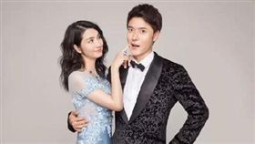 張丹峰與妻子洪欣及經紀人畢瀅。
圖／翻攝自微博