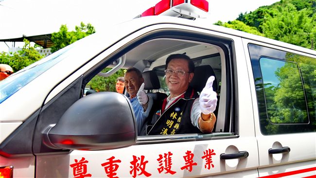 蔡其瑞愛心捐救護車　盼救護品質提升