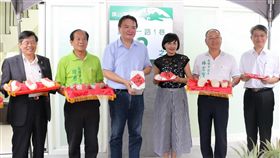 旗山大溝頂安置屋完工　許立明主持入厝高雄市旗山大溝頂住戶拆遷風波歷經3年爭議，在市府協助下，新建安置屋終於完工，27日由代理市長許立明（左3）主持入厝儀式。（高雄市政府提供）中央社記者程啟峰高雄傳真　107年7月27日