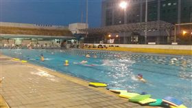 游泳池
https://www.flickr.com/photos/alberth2/14691458675/in/photolist-ooeyPD-aeVJob-aeSUNM-62owwE-oTqnjF-drbx74-auz3tF-paSBiE-fZ4tJ2-gwi8wV-nNUfNg-gwis1P-gwjnsM-auBHwd-hmCfQg-auBKab-auBHQE-auBGH3-iue3Mr