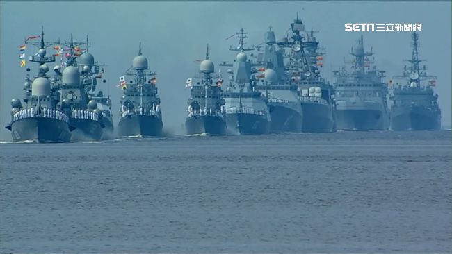 俄國海軍節閱兵　40艘軍艦霸氣現身