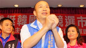 張榮味判刑定讞  韓國瑜：不會影響選情前雲林縣長張榮味涉及林內垃圾焚化廠弊案遭判8年徒刑定讞，與張榮味私交不錯的國民黨高雄市長參選人韓國瑜（前）6日出席活動受訪表示，張榮味被判刑不會影響他的選情。中央社記者程啟峰攝  107年7月6日