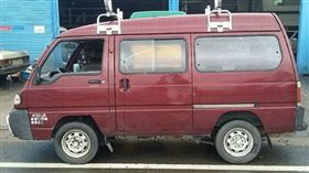 婆家克難旅遊！她抱2歲兒　9人擠沒冷氣老車(圖/翻攝自爆怨公社)