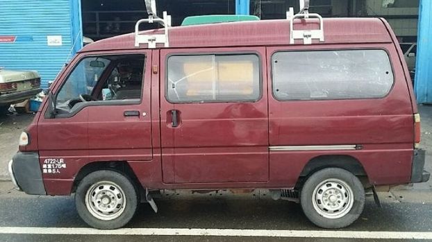 婆婆想省錢旅遊　要9人擠沒冷氣老車