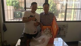 高雄一名郭姓古董商人帶了一尊明末清初的「白釉觀音」參加香港拍賣會，他擔心藝術品放飯店會失竊，於是放在車內，沒想到退房時驚見車內的藝術品不見。警方獲報後，透過監視器循線調查，短短2小時成功逮到竊賊。（圖／翻攝畫面）