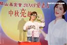 ELLa陳嘉樺用溫暖愛老人，讓中秋更圓滿，同時表示S.H.E決不會解散。（記者邱榮吉/攝影）
