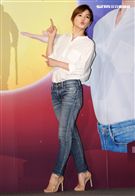 ELLa陳嘉樺用溫暖愛老人，讓中秋更圓滿，同時表示S.H.E決不會解散。（記者邱榮吉/攝影）