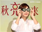 ELLa陳嘉樺用溫暖愛老人，讓中秋更圓滿，同時表示S.H.E決不會解散。（記者邱榮吉/攝影）