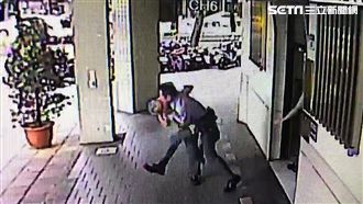 醉漢怒踹派出所大門　警用這招解決他